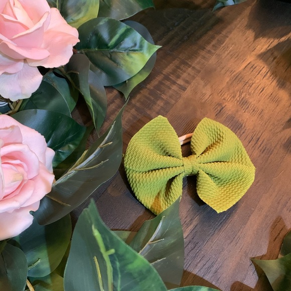 Beautiful nylon bow headband. - Picture 3 of 3